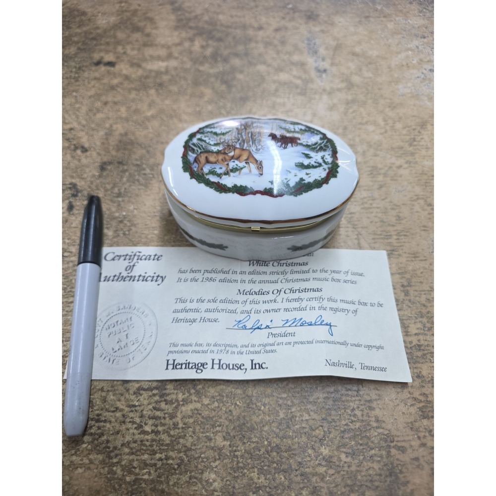 Heritage House Music Box Melodies of Christmas 1986 White Christmas Deer